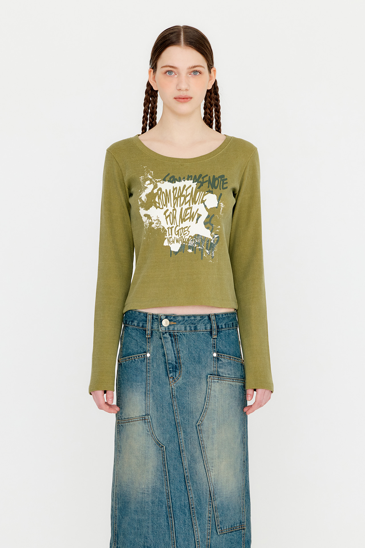 COLOR POINT GRAPHIC U-NECK TOP - LIGHT GREEN